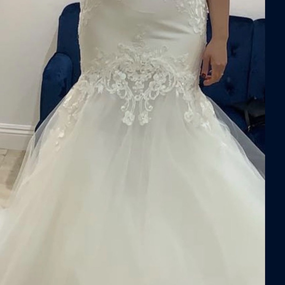 Elegant White Lace Wedding Dress